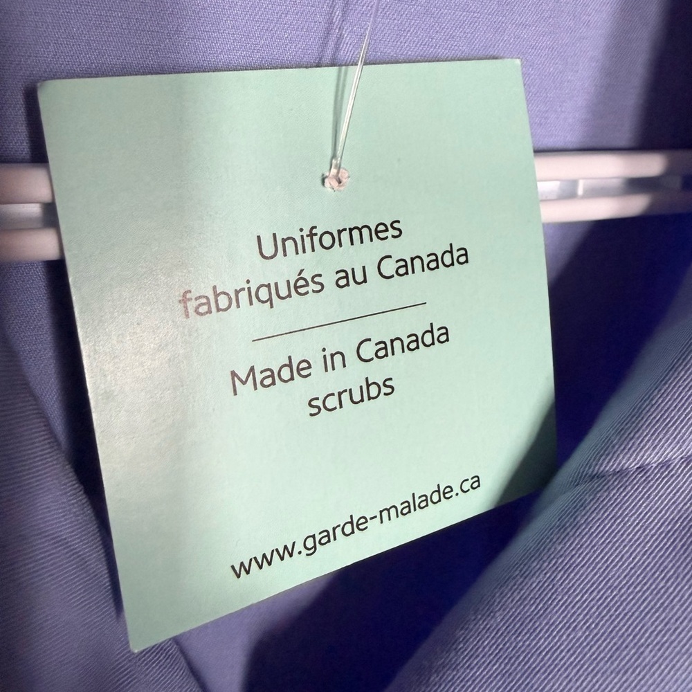 BNWT: Garde Malade Mauve Persan Mandarine Collar Scrub Top - Picture 6 of 8